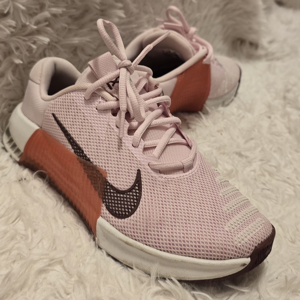 Nike Women's Athletic Shoes in Pink and Orange